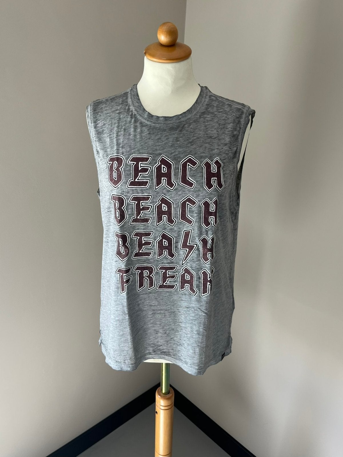 Maison Scotch top grijs met roze print M, Kleding | Dames, Tops, Maat 38/40 (M), Ophalen of Verzenden, Zo goed als nieuw, Zonder mouw