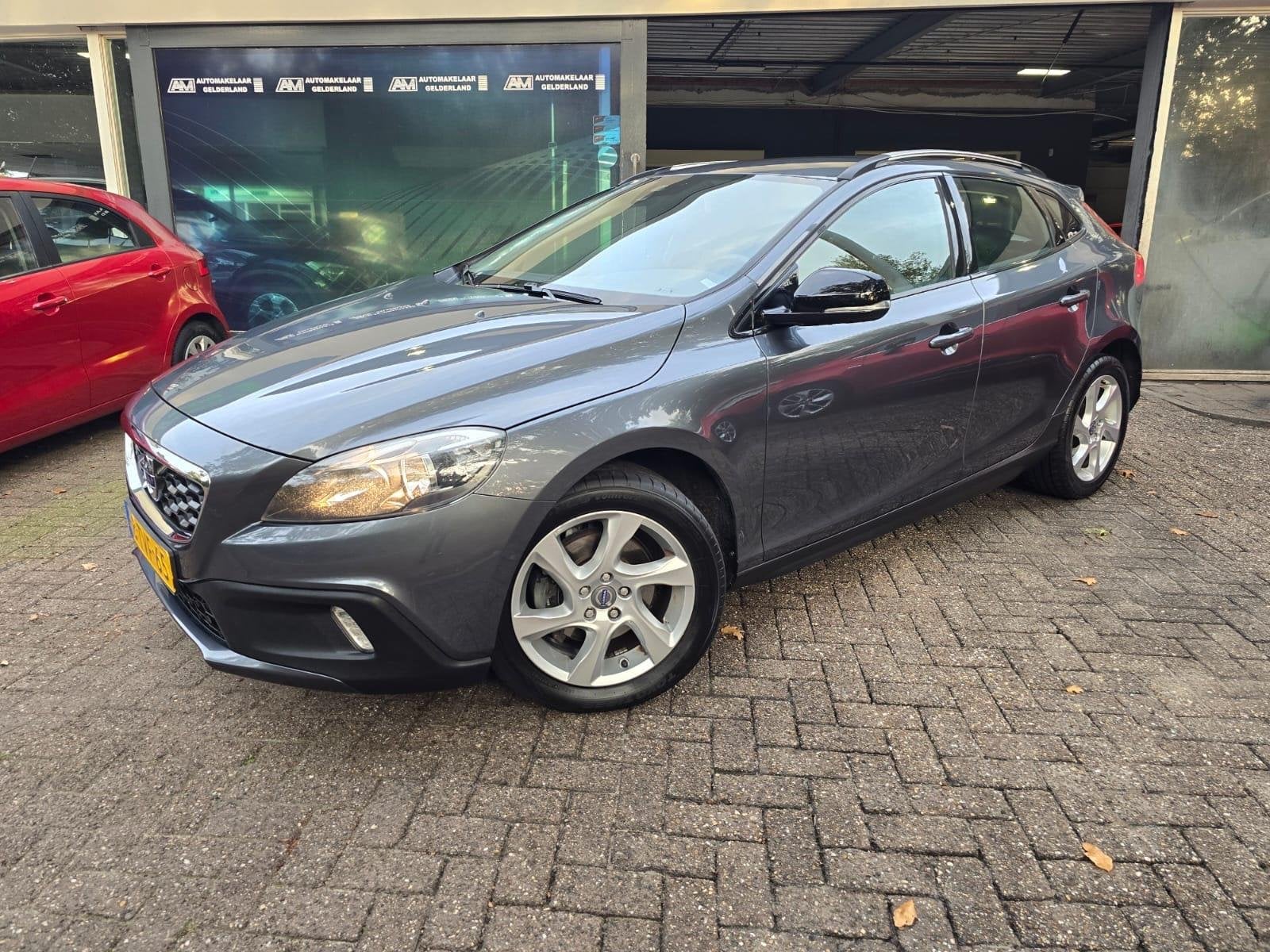 Volvo V40 Cross Country 1.6 T4 Momentum | NIEUWE APK | 3\6 O, Auto's, Voorwielaandrijving, Gebruikt, 4 cilinders, 179 pk