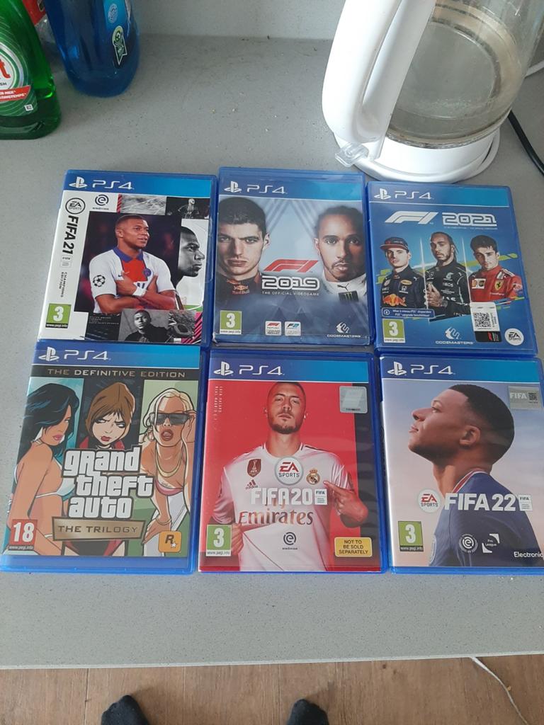 PS4 Games: FIFA 20, 21, 22, F1 2019, 2021, GTA Trilogy, Gebruikt, Vanaf 18 jaar, Ophalen of Verzenden, Eén computer