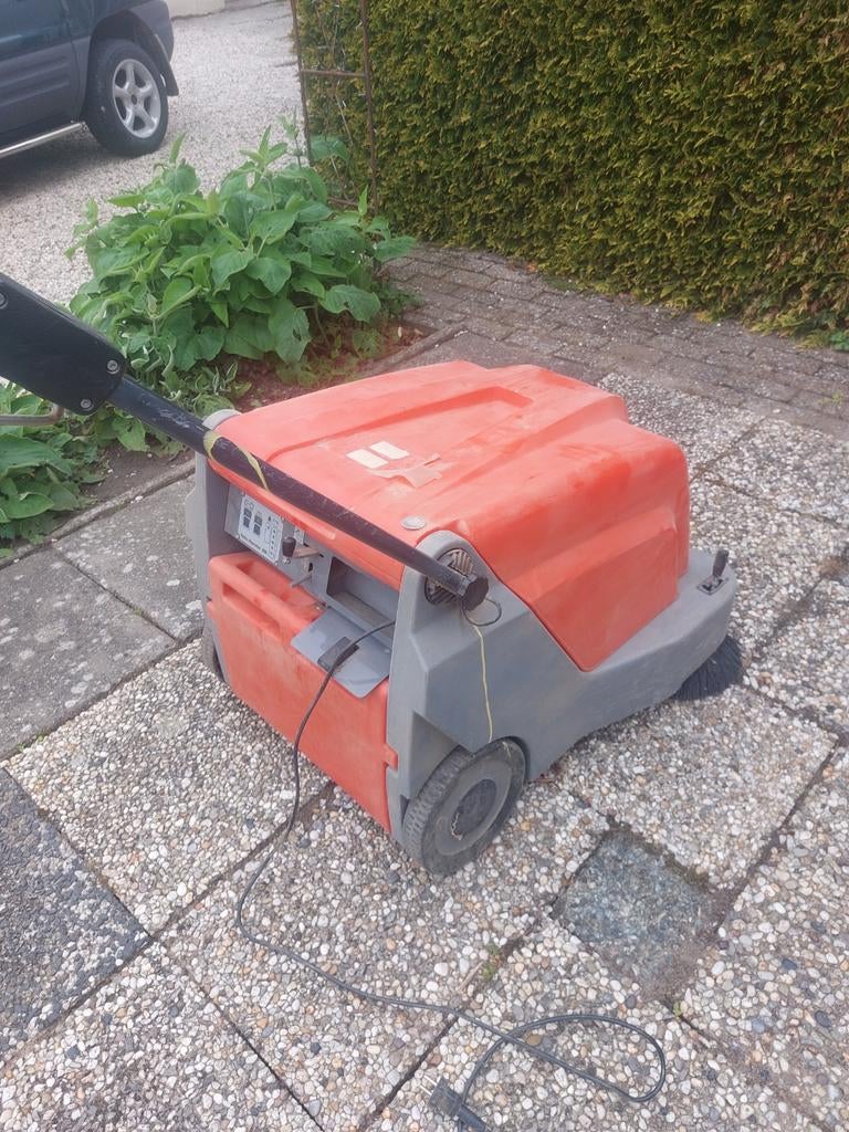 Veegmachine elektrisch oplaadbaar  ., Ophalen of Verzenden, Gebruikt