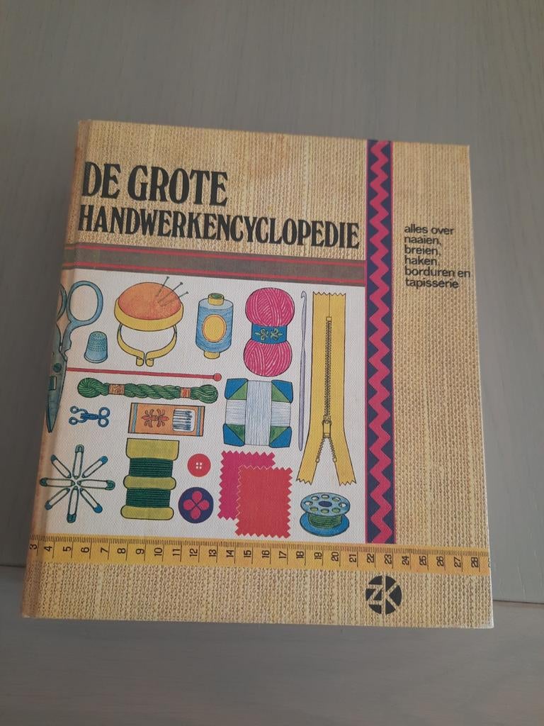 De Grote Handwerkencyclopedie - Naaien, Breien, Haken, Ophalen of Verzenden, Gelezen, Borduren en Naaien, Redactie Ariadne