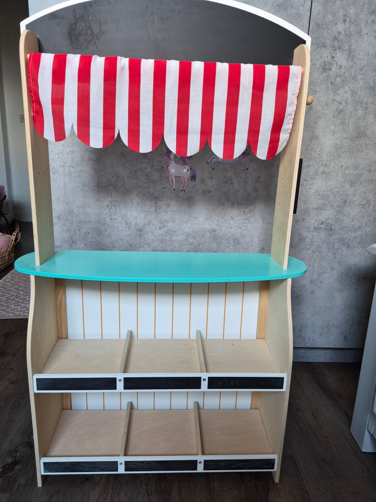 Poppenkast / Winkeltje met 3 handpoppen, Ophalen, Gebruikt, Jongen of Meisje