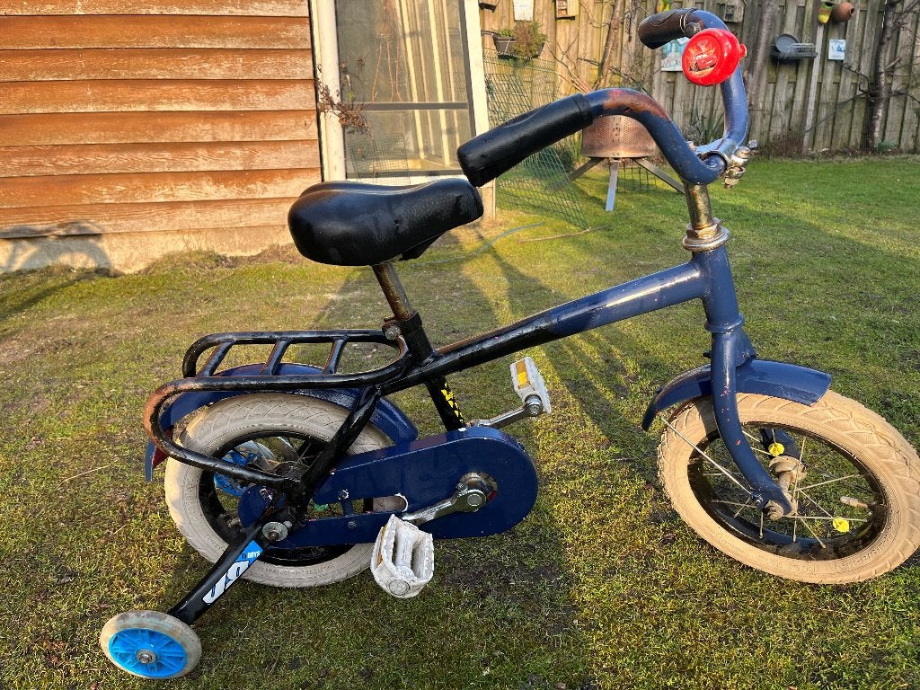 eerste fietsje met zijwieltjes en nieuwe bandjes, Fietsen en Brommers, Fietsen | Kinderfietsjes, Ophalen, Terugtraprem, Zijwieltjes