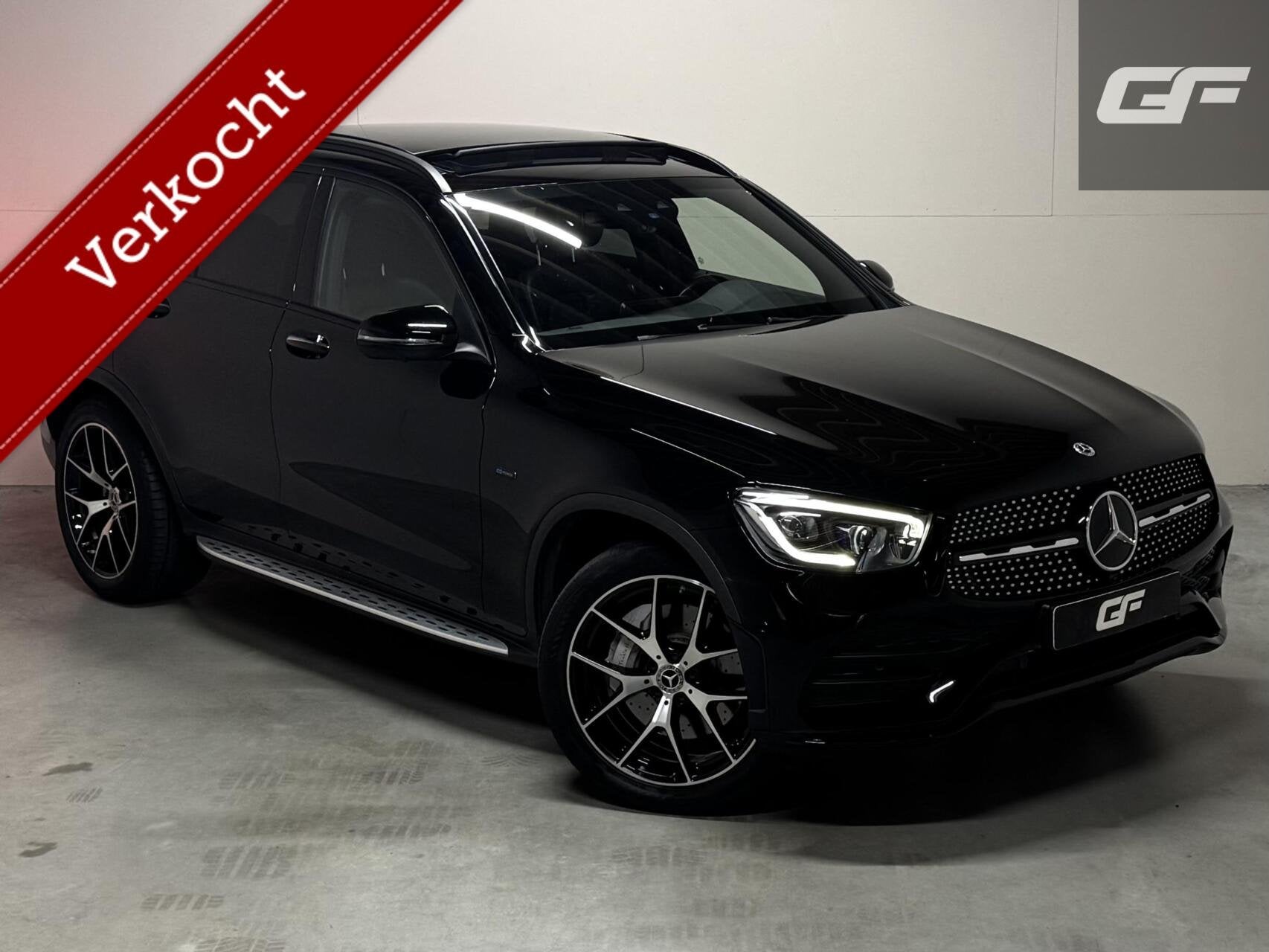 Mercedes GLC-klasse 300e 4MATIC AMG Pano Luchtvering Burmest, Auto's, Gebruikt, 4 cilinders, 320 pk, Leder en Stof