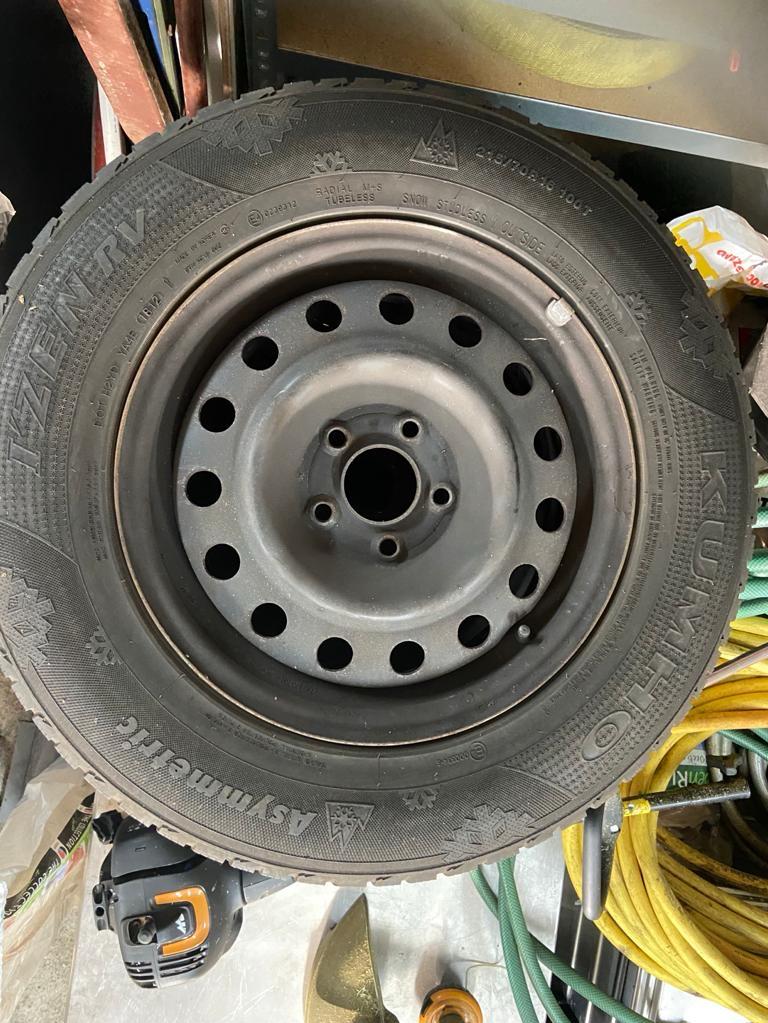 4 winterbanden Kumho I’zen RV KC15, Ophalen, 16 inch, Winterbanden, Band(en)