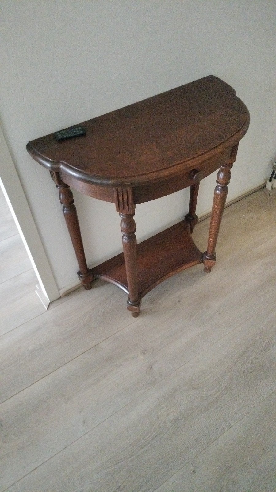 Half rond tafeltje, Ophalen