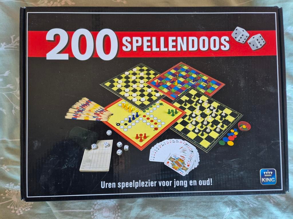 Spellendoos met 200 spelletjes, Ophalen of Verzenden, Zo goed als nieuw