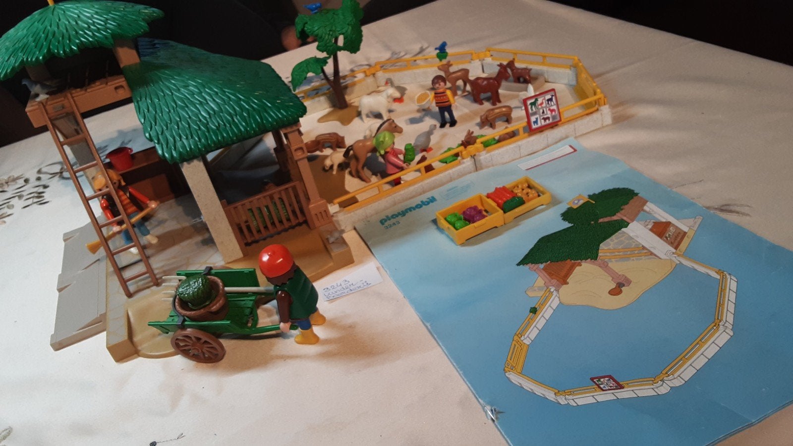 3243 kinderboerderij met gras dakjes., Kinderen en Baby's, Speelgoed | Playmobil, Zo goed als nieuw, Complete set, Overige typen