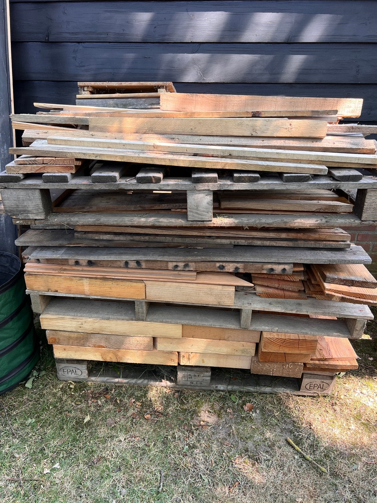 Restjes planken, balken, latjes, knutsel of haardhout ca 1m3, Doe-het-zelf en Verbouw, Hout en Planken, Ophalen, Gebruikt, Overige typen