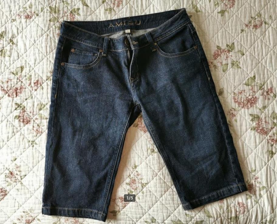 Korte blauwe Spijkerbroek. Merk: Amisu Vintage Urban Denim., Kort, Blauw, Ophalen of Verzenden, Zo goed als nieuw