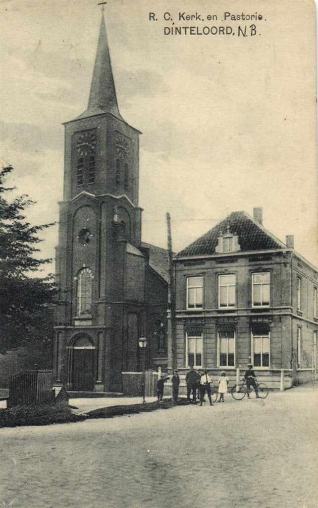 R. C. Kerk en Pastorie. Dinteloord. - 1925 gelopen, Verzamelen, Verzenden, 1920 tot 1940, Gelopen, Noord-Brabant