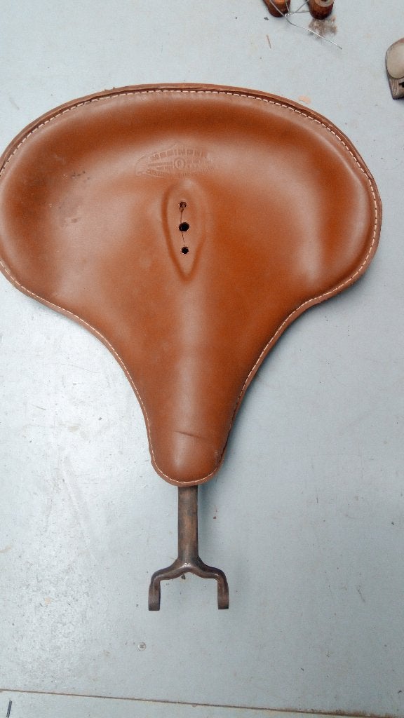 MENSINGER SOLO SEAT MET T BAR 1926 -1930 WLC WLA UL PANHEAD, Motoren, Service@wwag.com, Nieuw, Ophalen of Verzenden, W&w germany