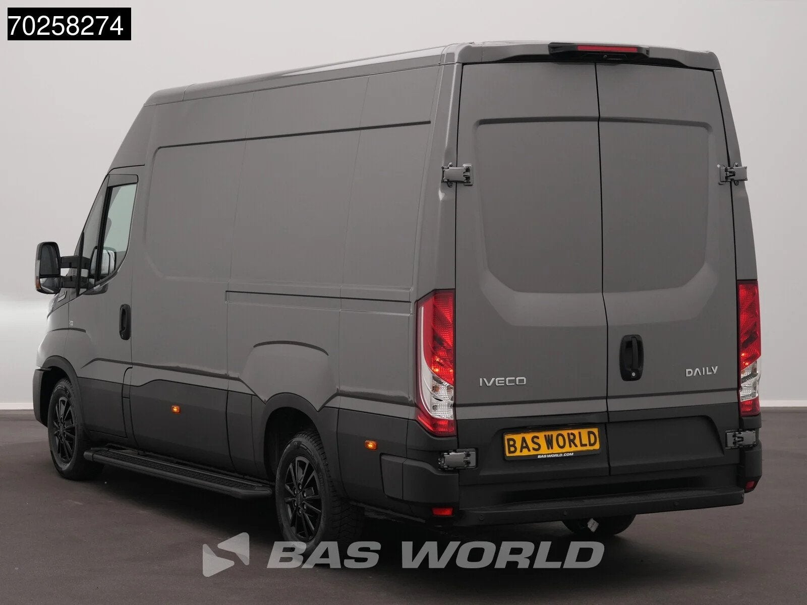 Iveco Daily 35S21 BPM VRIJ! 3.0L Black Edition Automaat 210P, Automaat, Stof, Euro 6, 4 cilinders