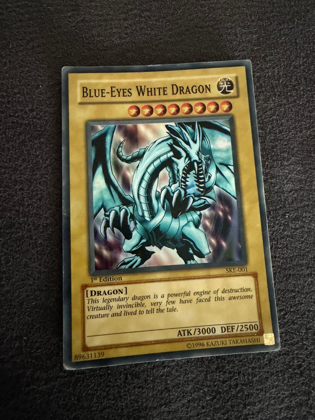 YuGiOh Blue Eyes White Dragon SKE-001, Hobby en Vrije tijd, Verzamelkaartspellen | Yu-gi-Oh!, Ophalen of Verzenden, Gebruikt