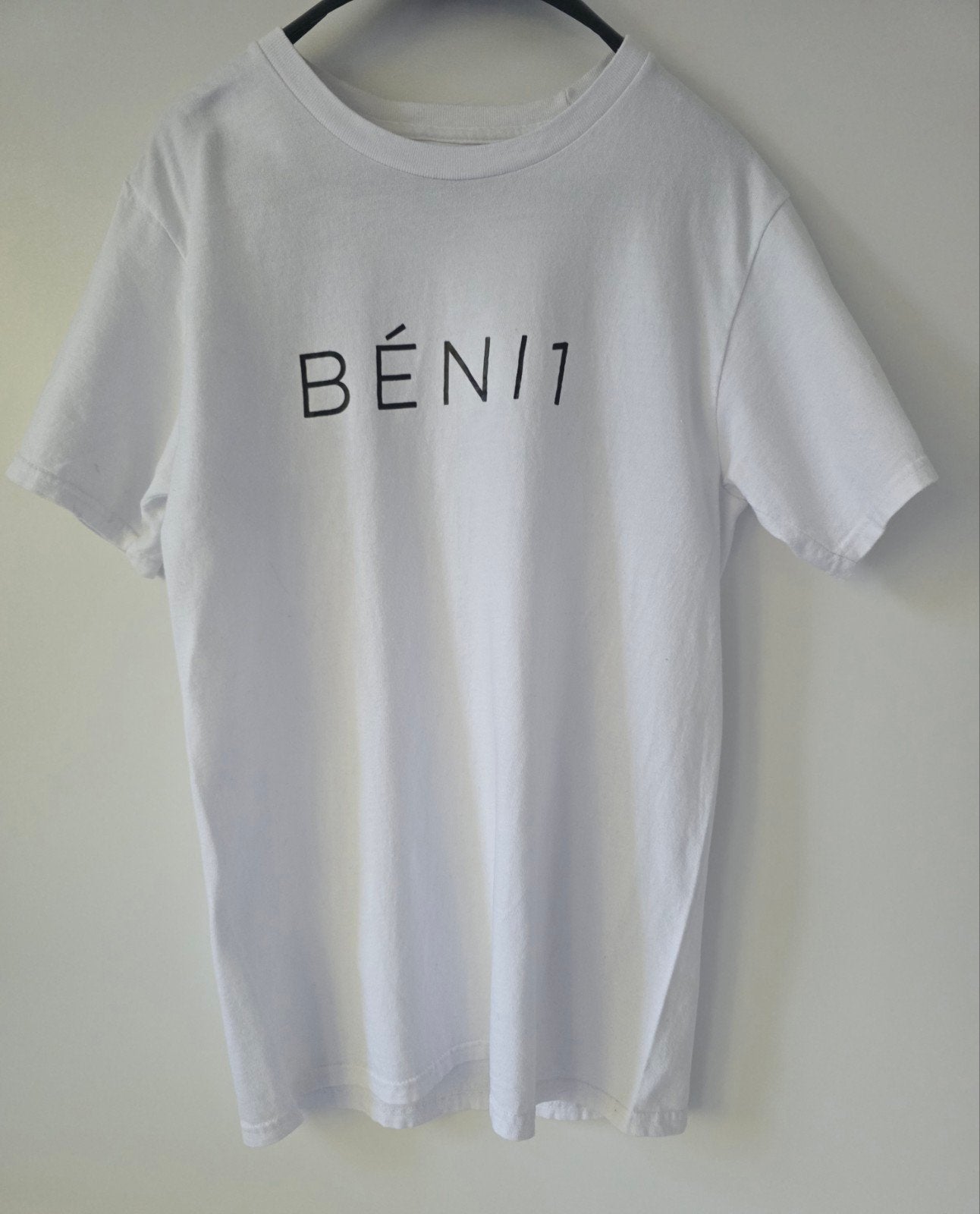 Béni1 wit logo T-shirt - maat S - minimalist streetwear, Kleding | Dames, T-shirts, Info@beni1.com, Verzenden, Wit, Korte mouw