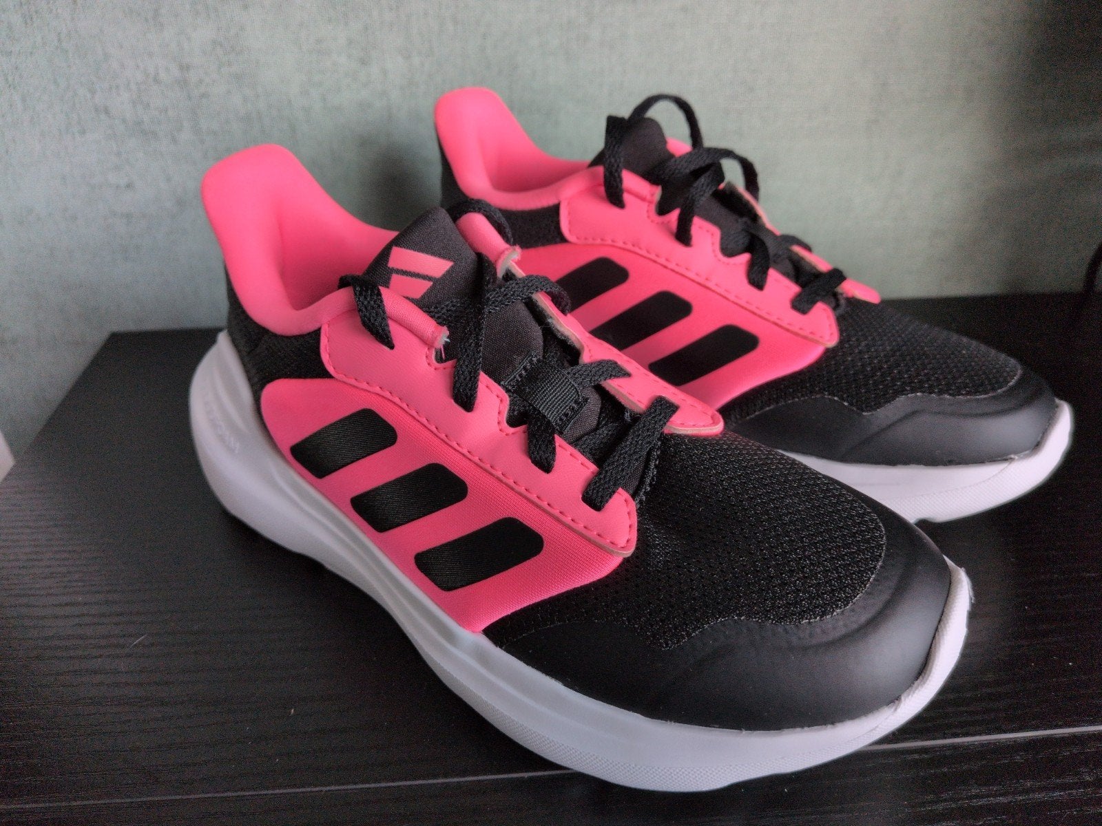 Adidas Cloudfoam sneakers roze/zwart - Maat 35.5, Adidas, Meisje, Sportschoenen, Ophalen of Verzenden
