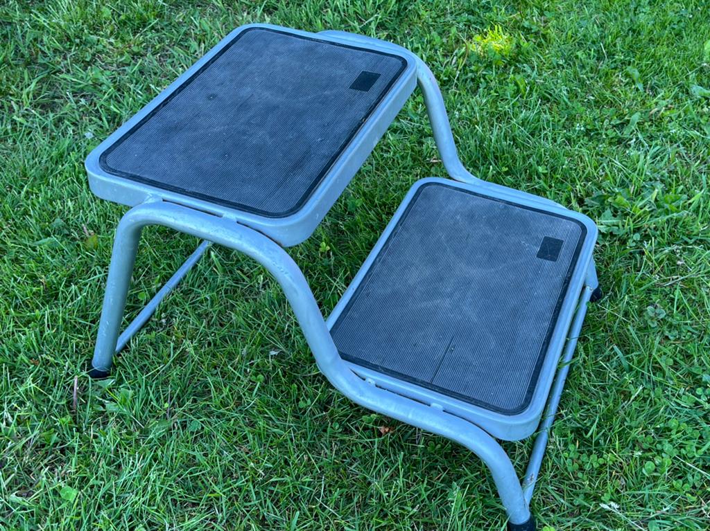 Dubbele opstap caravan staal met antislip, Ophalen, Zo goed als nieuw