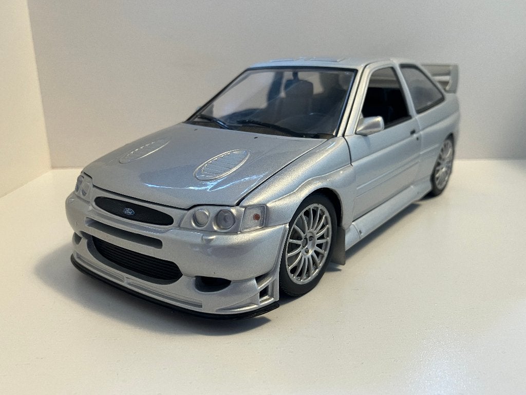 Ford Escort RS Cosworth WRC Street Car  1/18 UT, Hobby en Vrije tijd, Modelauto's | 1:18, Ophalen of Verzenden, Nieuw, Auto, UT Models