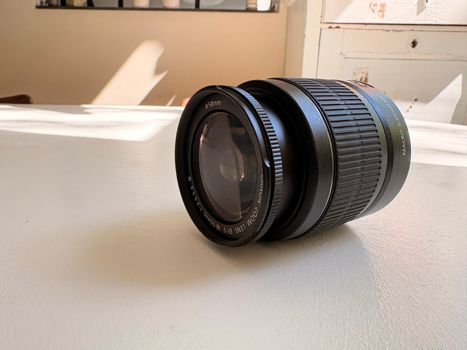 Canon zoomlens 18-55mm 1:3.5-5.6 III - Nieuwstaat, Canon, Ophalen of Verzenden, Zo goed als nieuw, Standaardlens