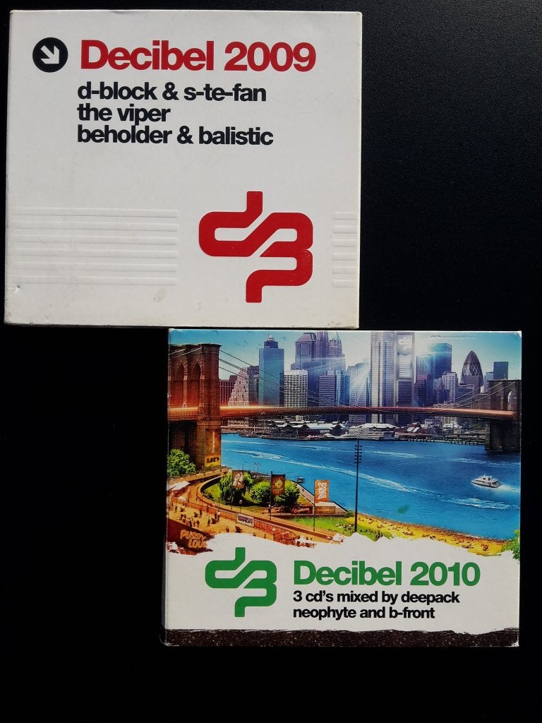 CD Set - Decibel 2009 en 2010 - Hardcore Gabber Hardstyle, Hardcore, Digipak, Ophalen of Verzenden, Zo goed als nieuw