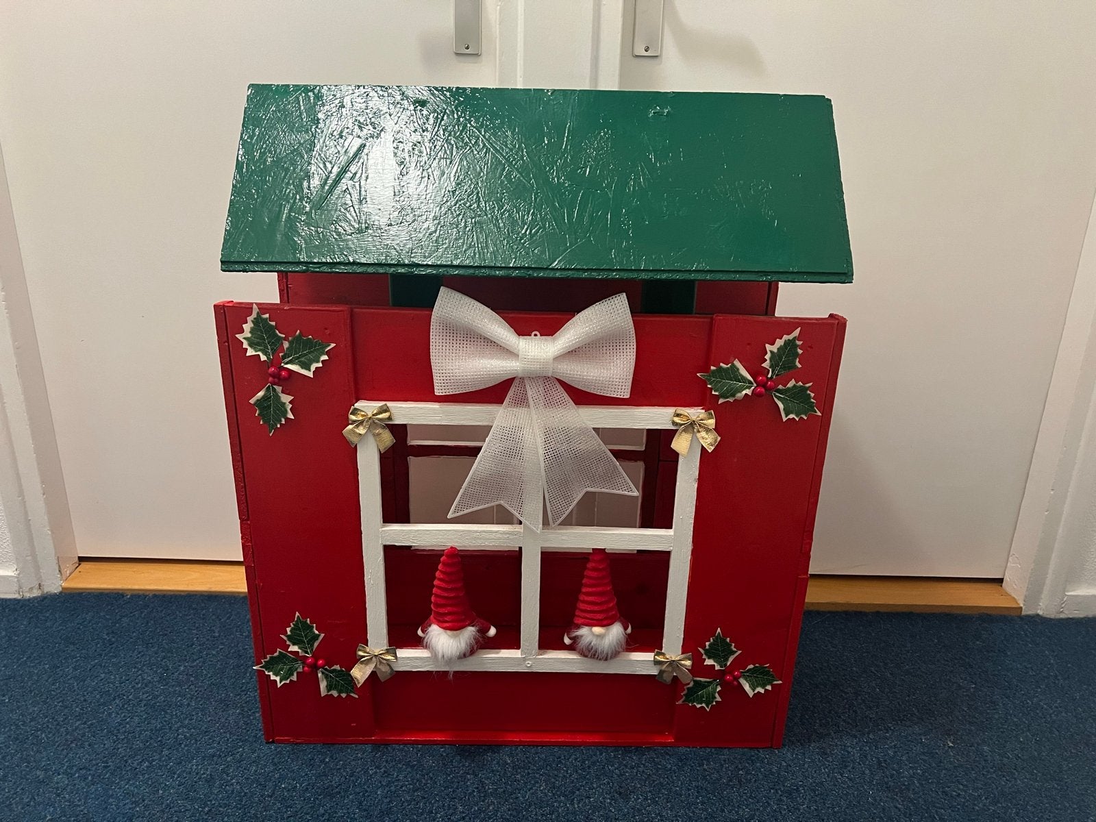 Uniek, zelfgemaakt kersthuis! (Kattenhuis), Diversen, Kerst, Ophalen of Verzenden