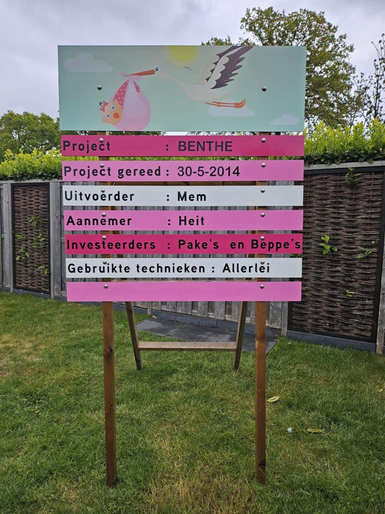 Geboortebord voor in de tuin, Ophalen