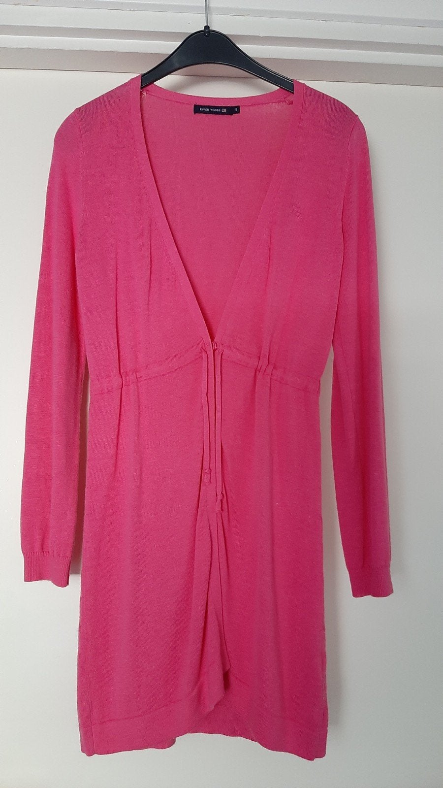 Mooi dun fuchsia roze vest met aansnoerkoortje+1 drukknoop S, Kleding | Dames, Truien en Vesten, River Woods, Ophalen of Verzenden