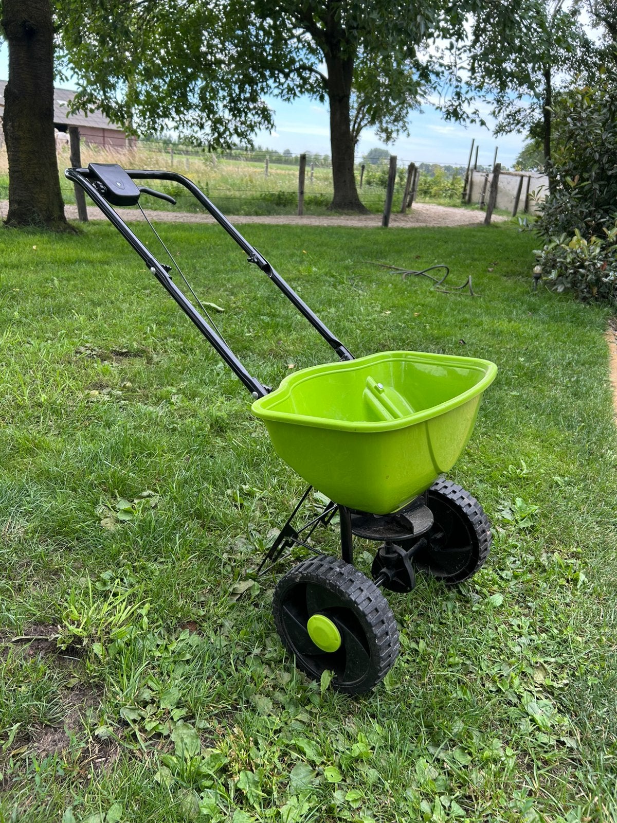 Kunstmest kalk strooier, Tuin en Terras, Ophalen, Zo goed als nieuw