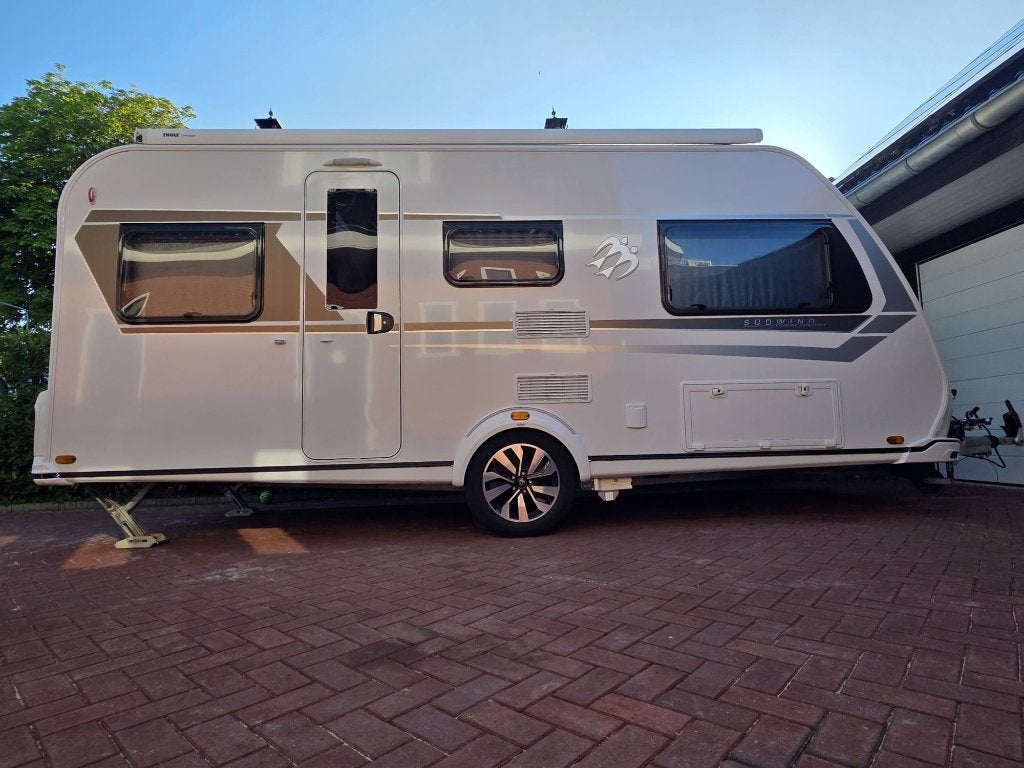 Complete, luxe Knaus Sudwind 500 EU Chrome Selection 2020, Caravans en Kamperen, Caravans, 2 aparte bedden, Schokbreker, Rondzit