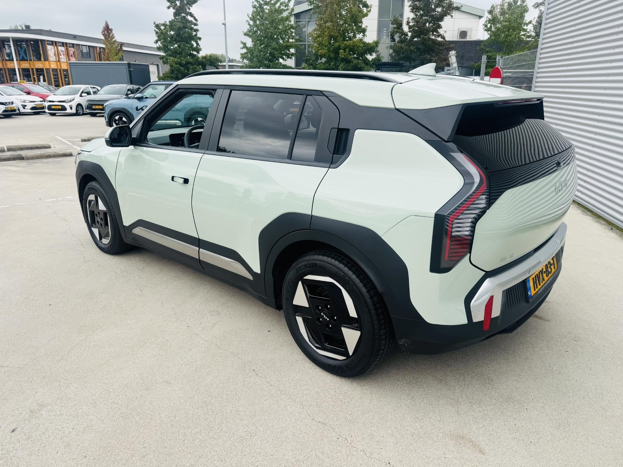 Kia EV3 Plus 81.4 kWh Stoel- & Stuurverw. | Privacyglass | P, Auto's, Stof, Origineel Nederlands, 204 pk, 1000 kg