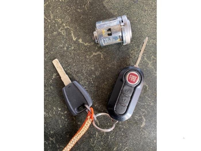 Kontaktslot + Sleutel van een Fiat 500, Gebruikt, -, -, Fiat