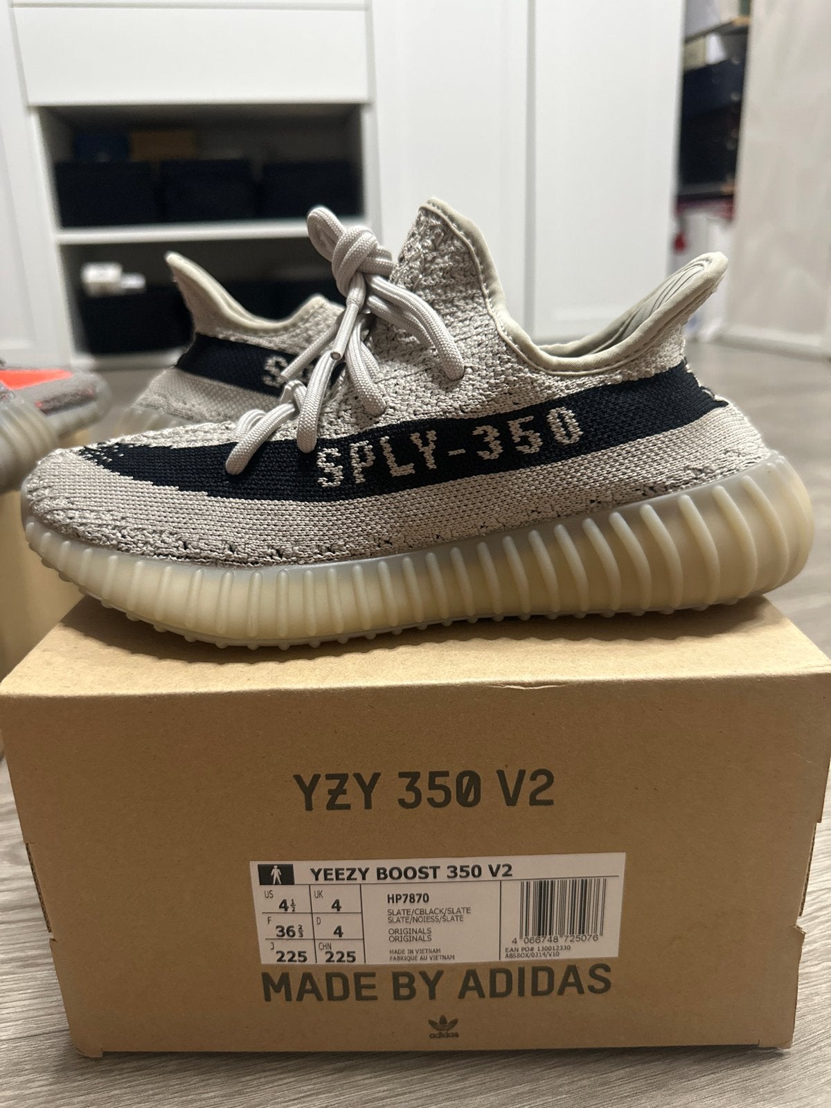 Yeezy Boost 350 V2 - maat 36 2/3, Kleding | Dames, Ophalen, Zo goed als nieuw, Grijs, Sneakers of Gympen