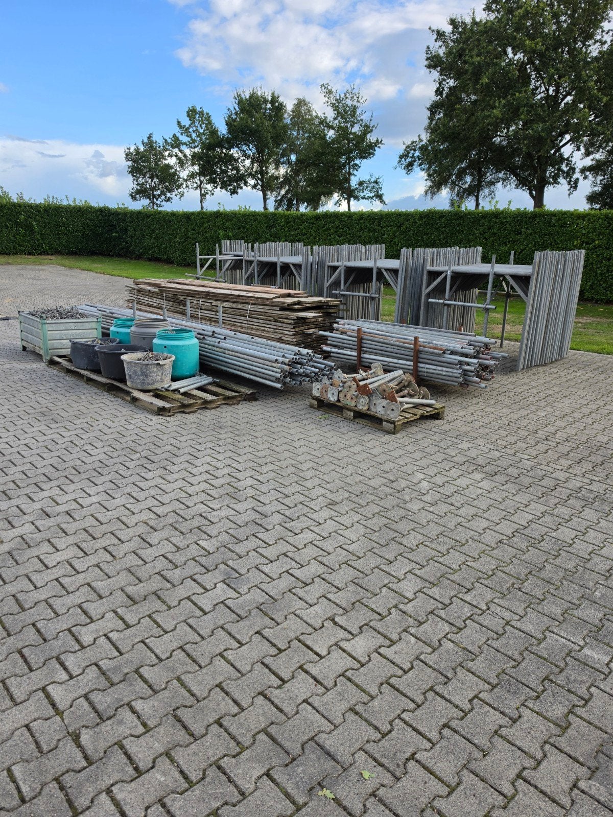 Foto 4 van Grote complete Gevelsteiger Te Koop (H-jukken buizen klemmen