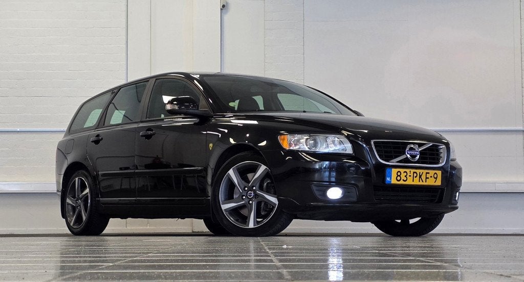 Volvo V50 2.0 D3 Momentum Automaat Trekhaak Rijdt en schakel, Auto's, Volvo, Euro 5, Gebruikt, Zwart, Origineel Nederlands