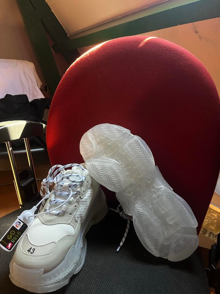 Balenciaga Triple S Sneakers Maat 43 - Zo goed als nieuw, Wit, Ophalen of Verzenden, Sneakers of Gympen, Zo goed als nieuw