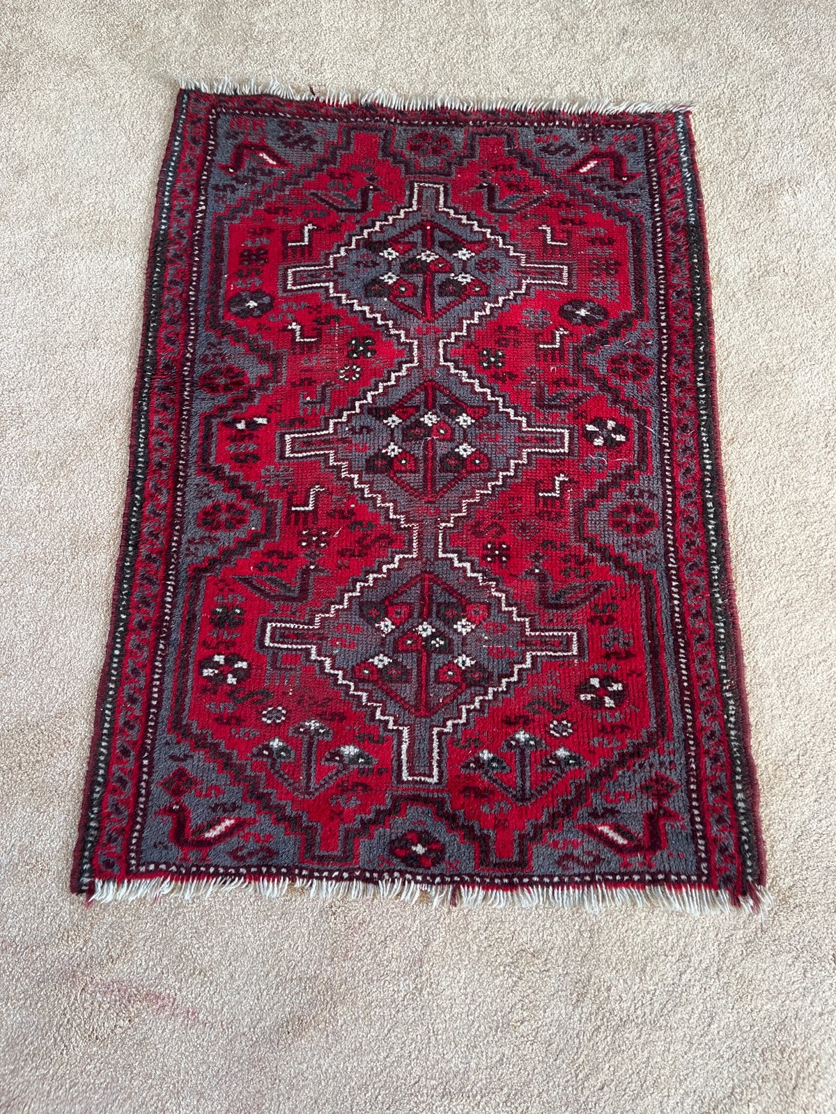 Handgeknoopt Indiaas tapijt met adembenemende kleuren, Gebruikt, 100 tot 150 cm, Rechthoekig, Rood