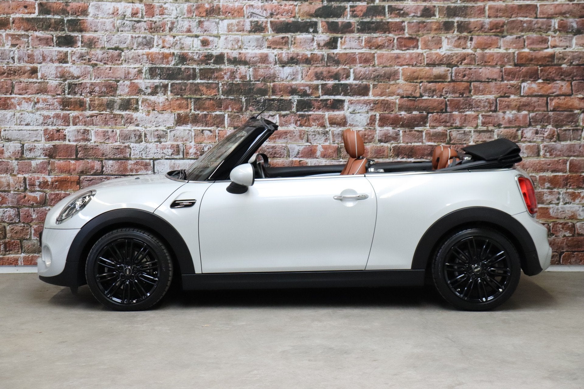 MINI Cabrio Cooper S Chili Automaat / Navigatiesysteem / Led, Auto's, Verwarmde buitenspiegels, Gebruikt, Euro 6, 4 stoelen