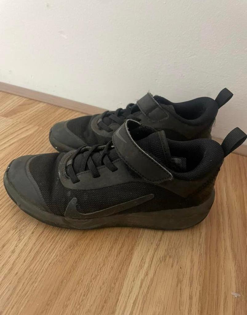 Nike maat 32, Kinderen en Baby's, Kinderkleding | Schoenen en Sokken, Ophalen of Verzenden, Zo goed als nieuw, Jongen of Meisje