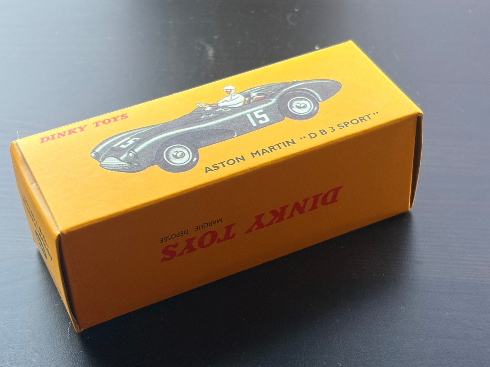 Dinky Toys Atlas Aston Martin DB3 Sport 506 – 1:43 in doos, Ophalen of Verzenden, Nieuw, Overige typen