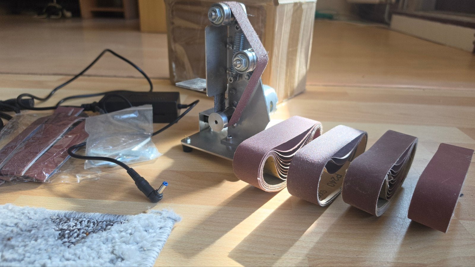 Mini bandschuurmachine met extra schuurbanden, Ophalen of Verzenden, Nieuw, Minder dan 600 watt, Bandschuurmachine