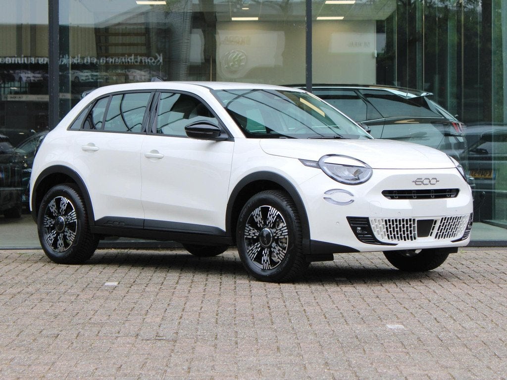 Fiat 600 HYBRID 110 ICON VOORRAAD KORTING (bj 2026), Auto's, Fiat, Gebruikt, 1199 cc, Bedrijf, 3 cilinders