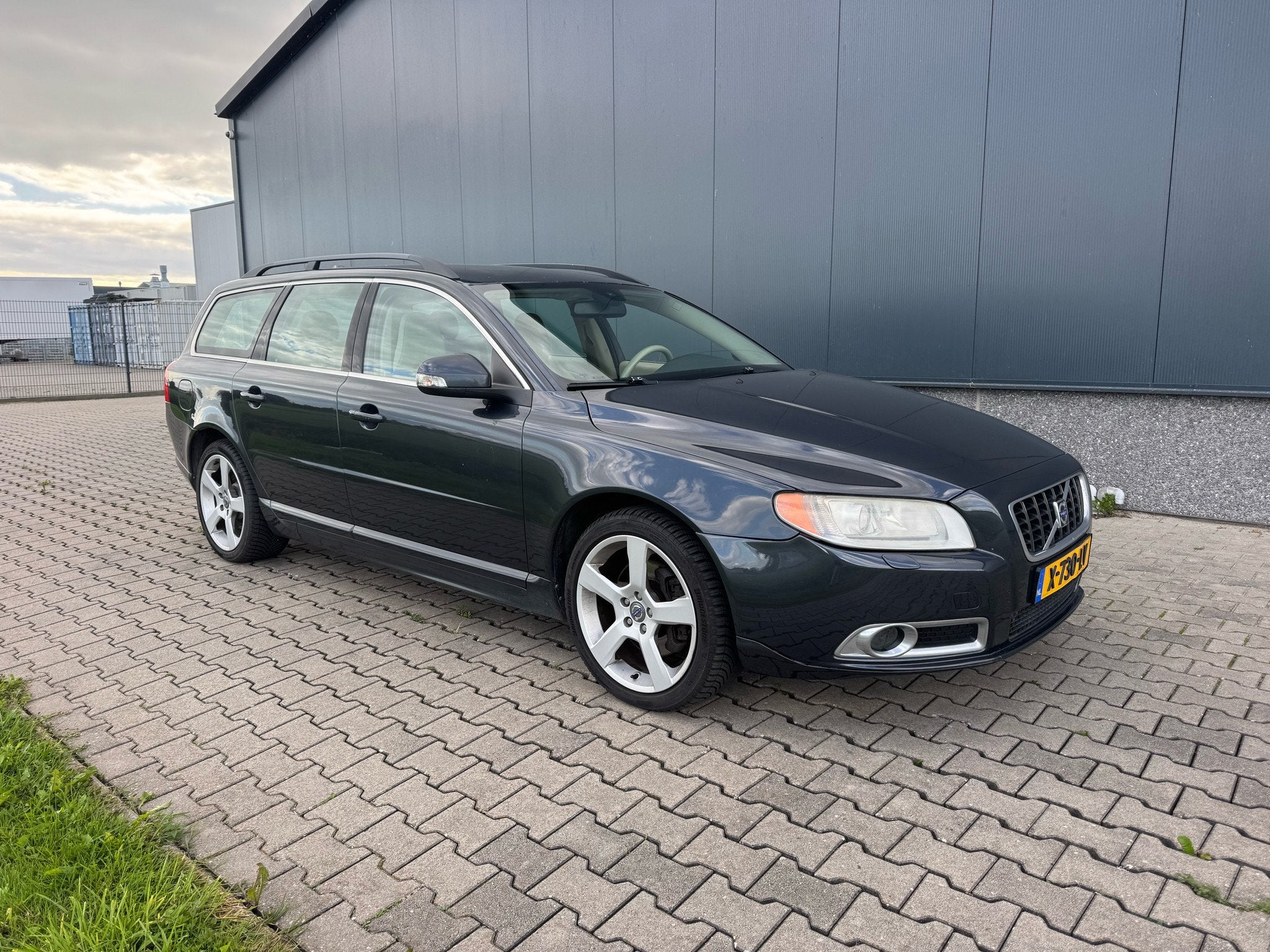 Volvo V70 2.5 FT *YOUNGTIMER* Summum (bj 2010), Auto's, 1552 kg, Gebruikt, 2521 cc, Handgeschakeld