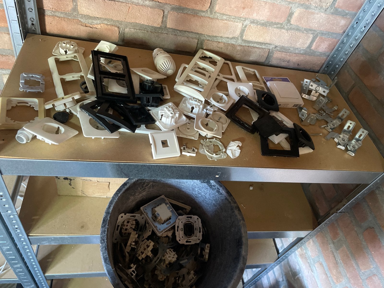 Diverse partij schakelmateriaal en afdekramen, Ophalen, Gebruikt, Overige merken, Afdekraam