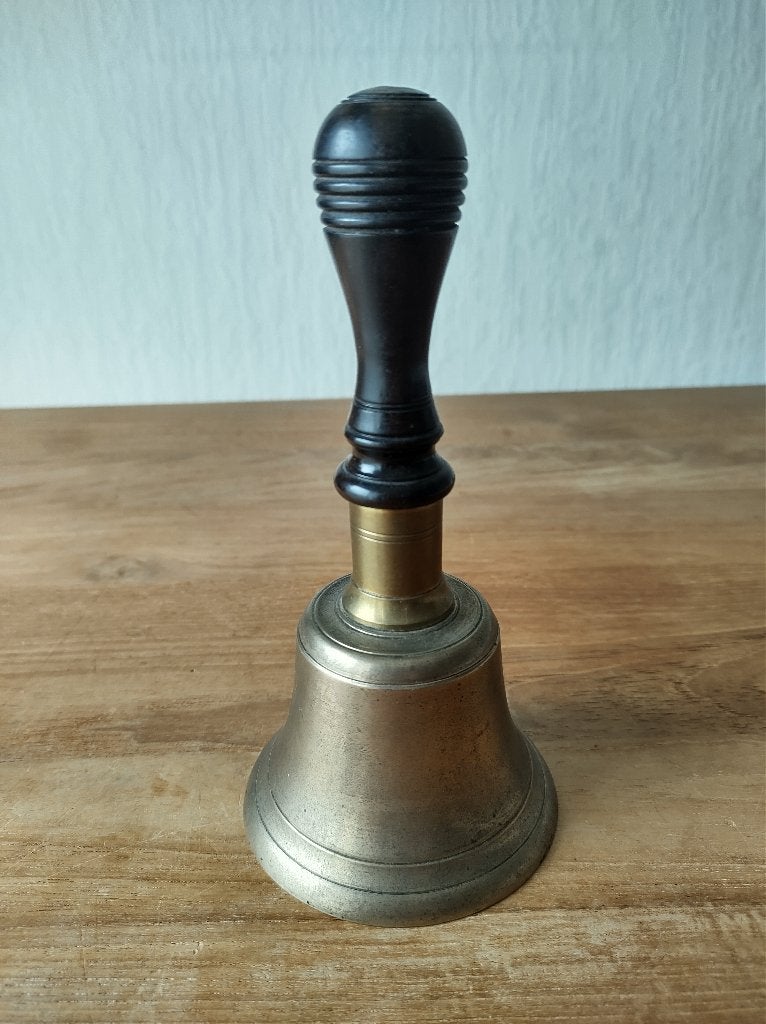Antieke handbel / schoolbel / tafelbel met houten handvat, Antiek en Kunst, Antiek | Koper en Brons, Ophalen of Verzenden, Koper