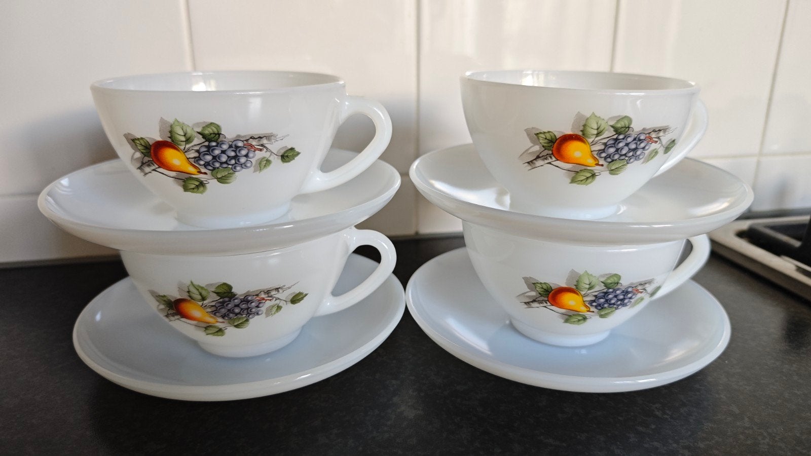 Vintage Arcopal France theekopjes met schotels, Ophalen
