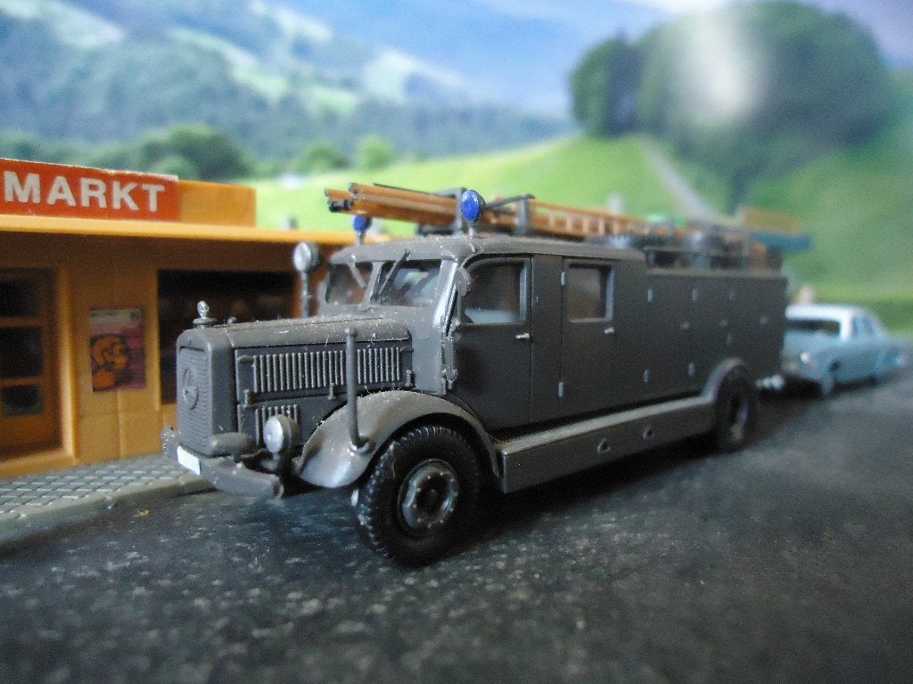 1939-1944 Mercedes Benz L4500 Bluswagen militaire Brandweer, Ophalen of Verzenden, Gebruikt, Bus of Vrachtwagen, Brekina