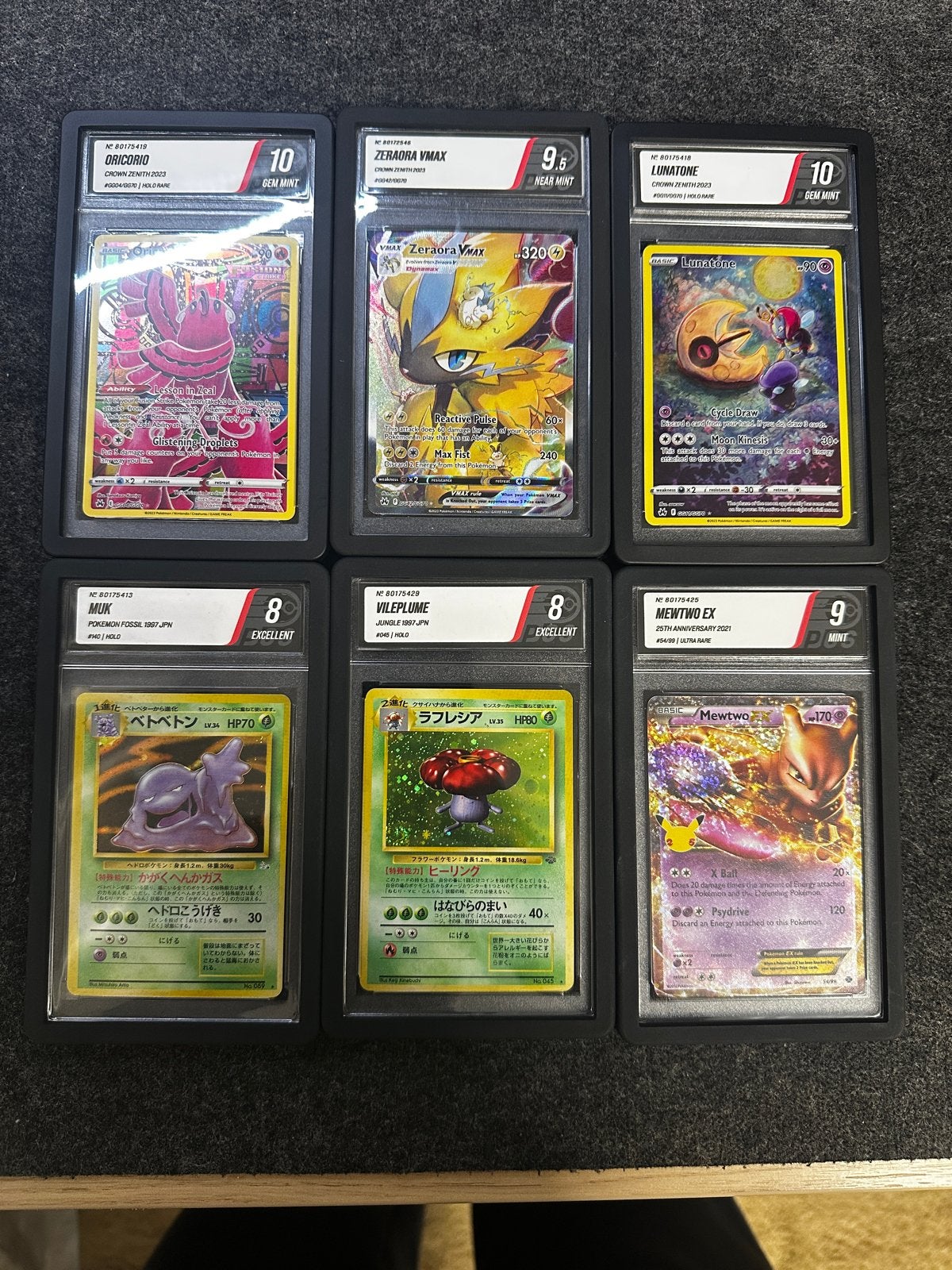 Lot Pokestock Slabs: Muk, Vileplume, Mewtwo EX, Zeraora PSA, Hobby en Vrije tijd, Verzenden, Zo goed als nieuw, Meerdere kaarten