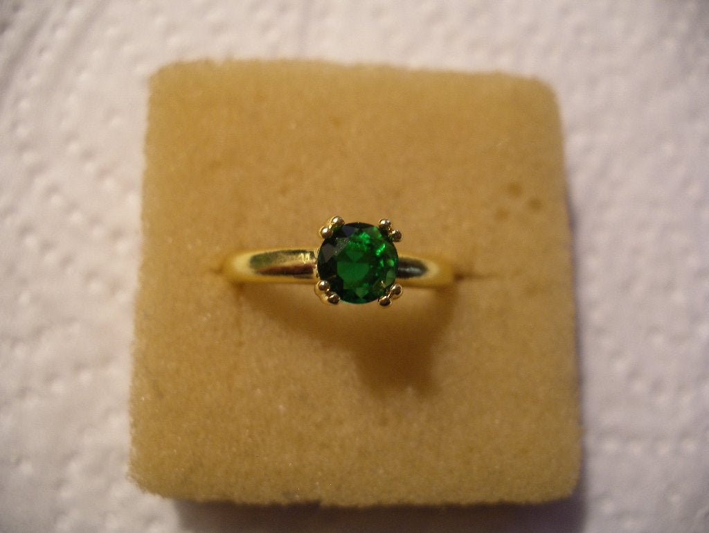 Een mooie Goud Vergulde Ring met Smaragdgroene Zirkonia, Sieraden, Tassen en Uiterlijk, Verzenden, Goud, Ring, Verguld