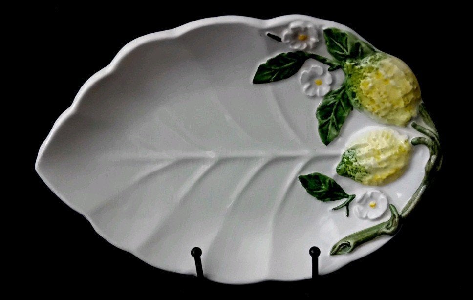 Vintage schaal met citroenmotief van majolica, Ophalen of Verzenden