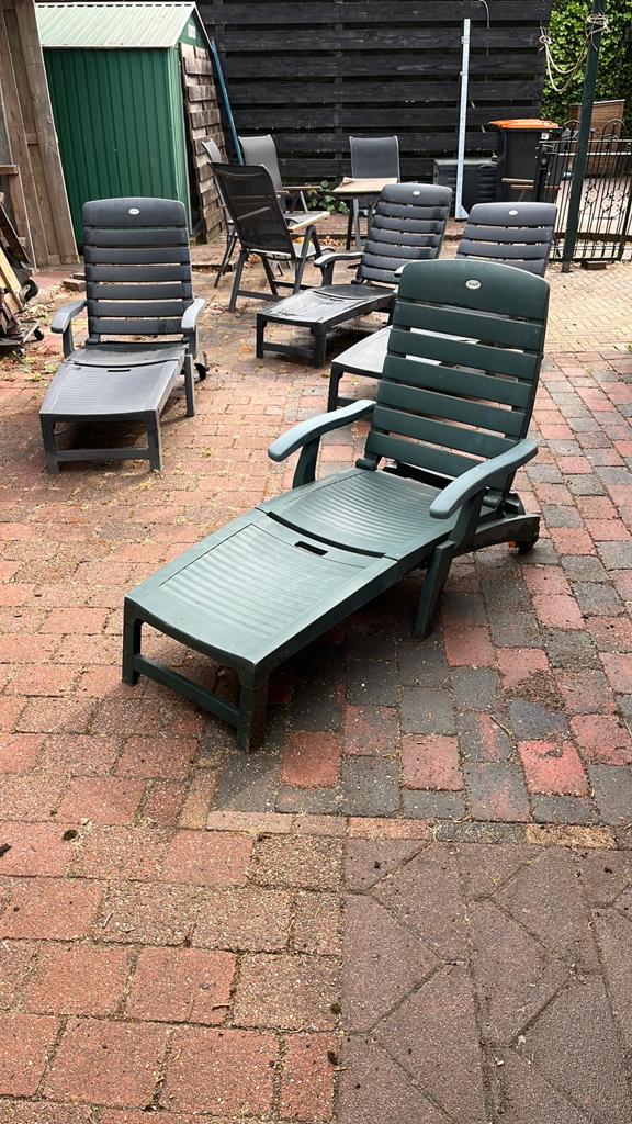 Hartman ligstoelen 3x grijs, 1 groen inklapbaar, Ophalen, Gebruikt, Kunststof, Verrijdbaar
